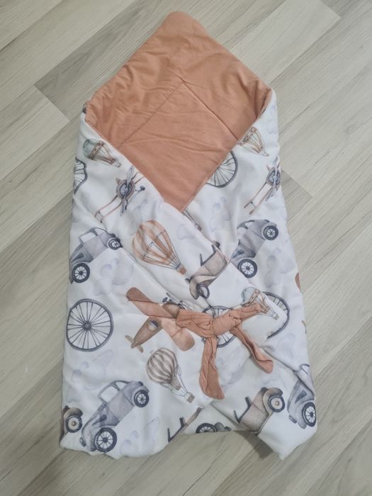 Rożek niemowlęcy otulacz becik + karuzela pozytywka