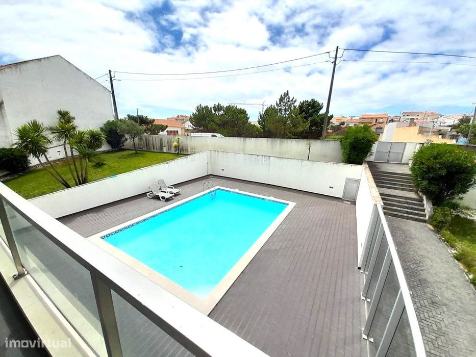 Apartamento T2 para arrendar ao ano, condomínio com piscina e lugar...