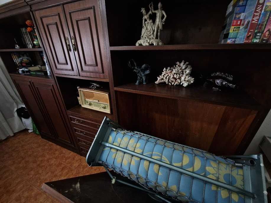 móvel vintage com duas camas