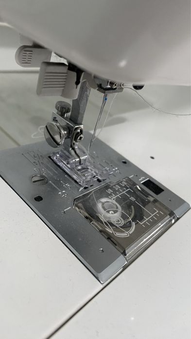 Швейна машинка в ідеальному стані Janome 7524 A