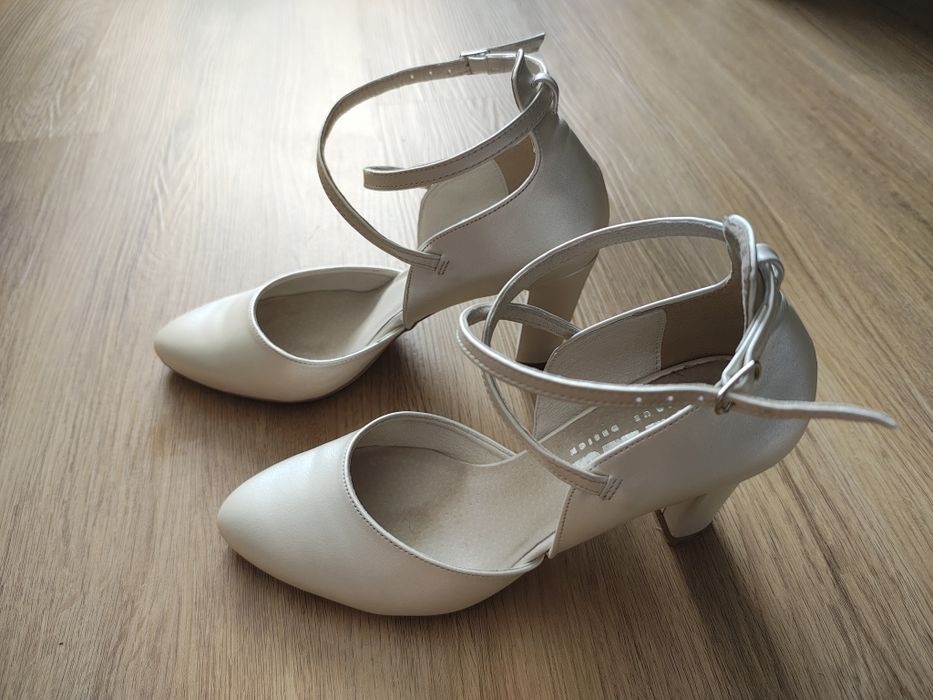 Buty na obcasie perłowe