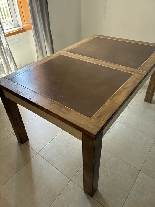 Mesa de  jantar de madeira maciça - Extensível