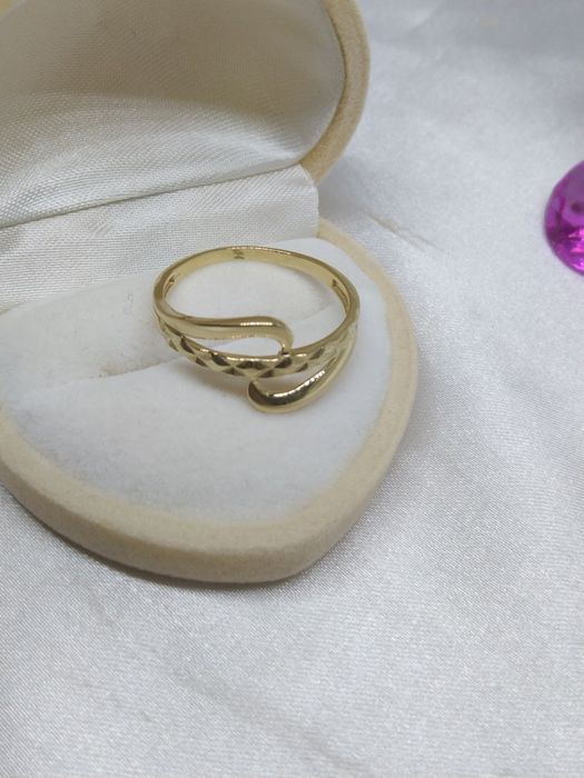 Piękny złoty pierścionek, złoto 585, r. 19