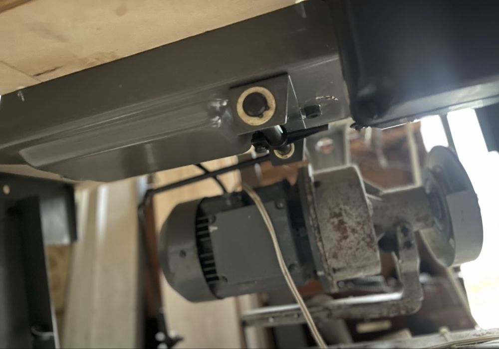 Стіл для швейної машинки двигун 380/220