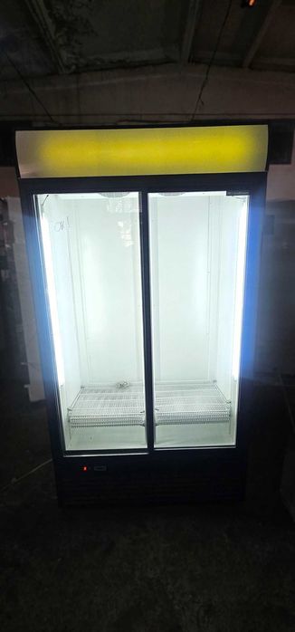 Холодильные шкафы шкаф однодверные и двохдверные обладнання вітрина