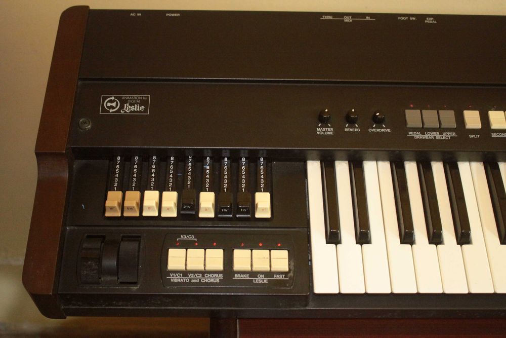 Orgao Hammond XB 1 com pedal de volume