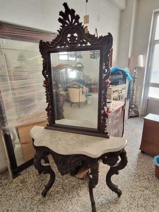 Consola com moldura vintage