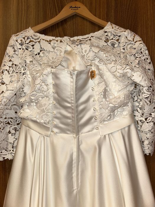 Весільна вишукана сукня