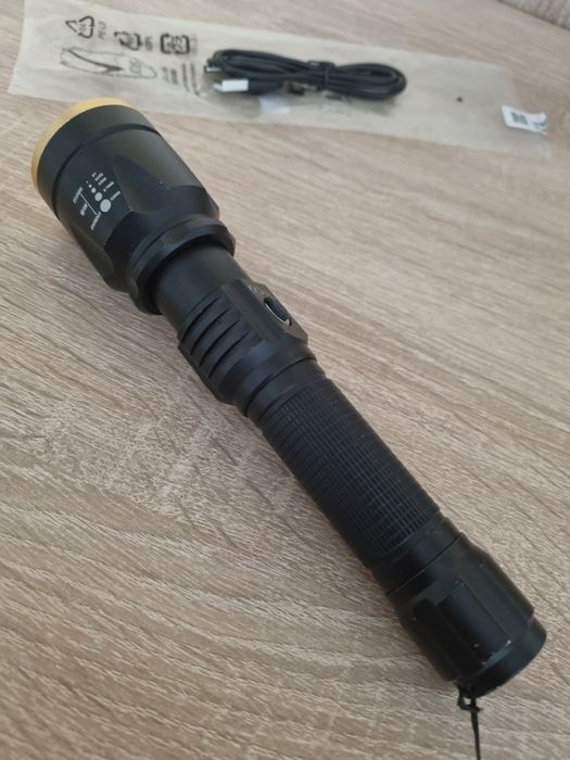 Latarka LED taktyczna Vayox