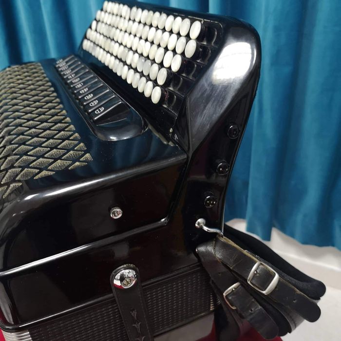 Acordeão pouco uso como novo