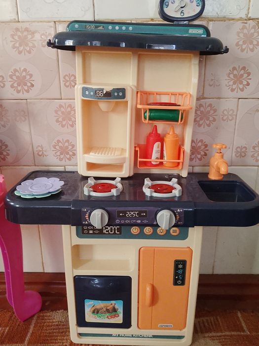 Дитяча іграшкова кухня
