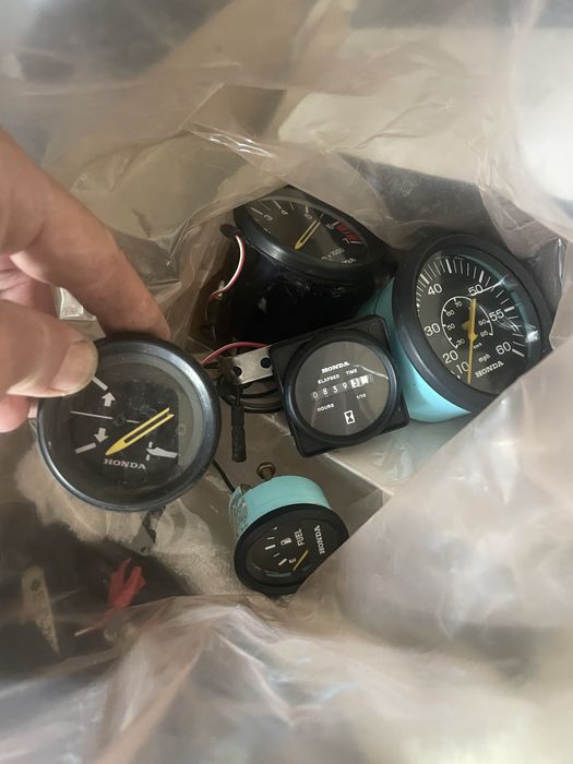 Silnik zaburtowy Honda BF130 na wtrysku, manetka, zegary