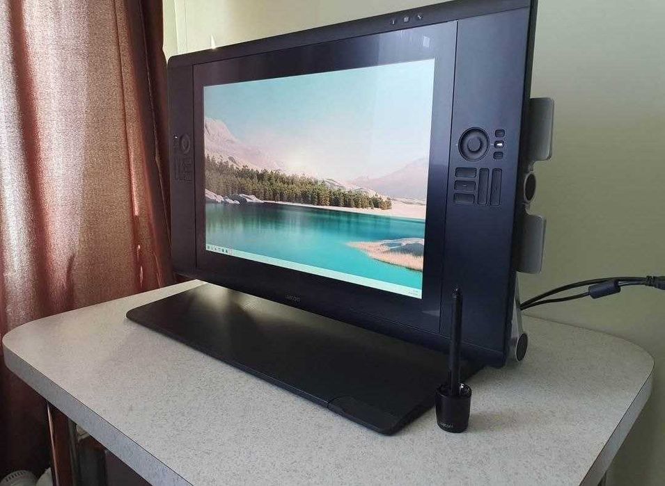 Графічний дисплей Wacom Cintiq 24HD