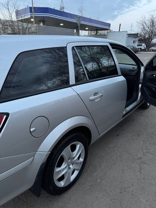 Опель астра н 2013 рік 1.6 газ/бензин