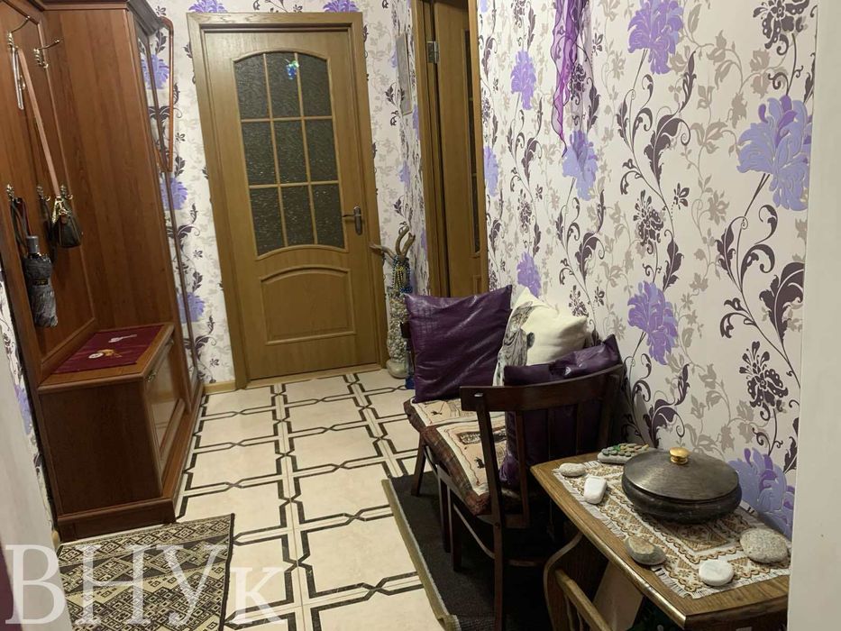 Продам 2-кімнатну квартиру з ремонтом та меблями