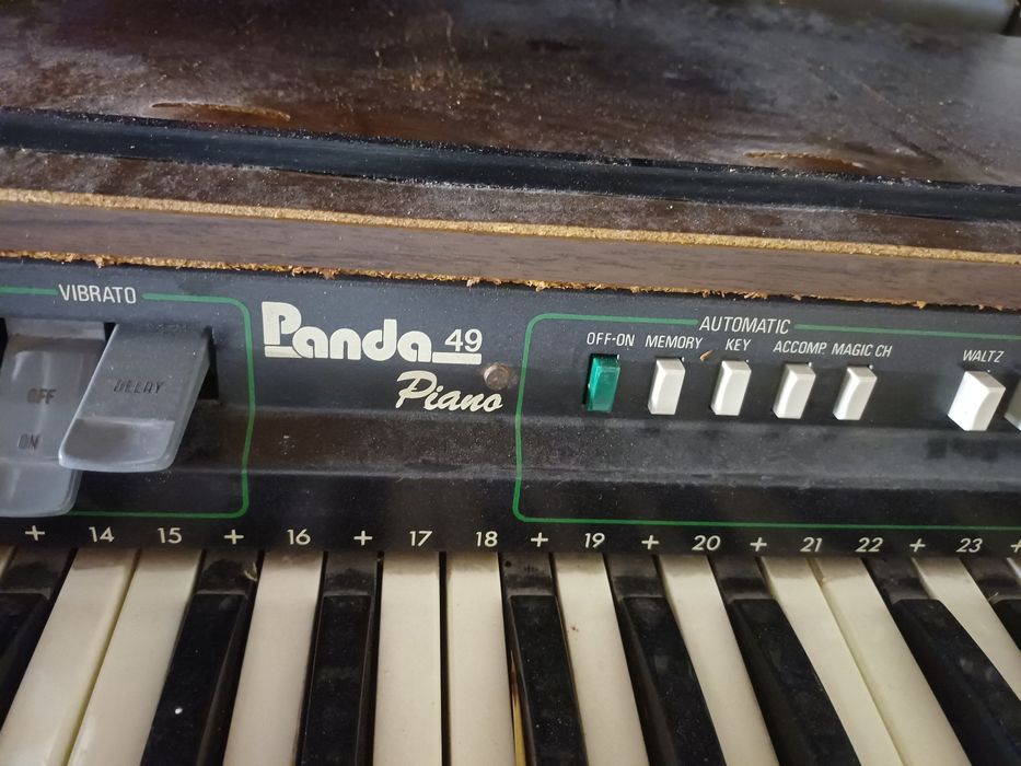 Piano panda 49 antigo