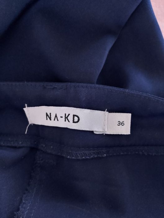 NA-KD eleganckie spodnie granatowe rozmiar 36
Długość 94 cm
Szerokość