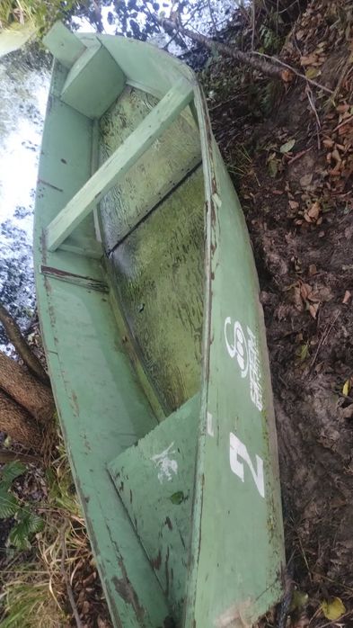 Sprzedam łódke widoczną na zdjęciu