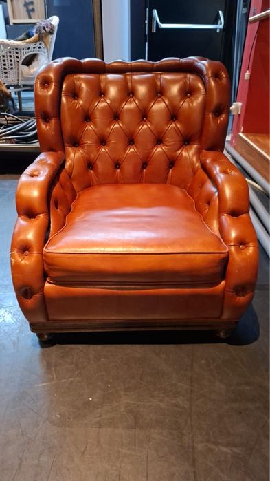 Cadeirão pele castanho