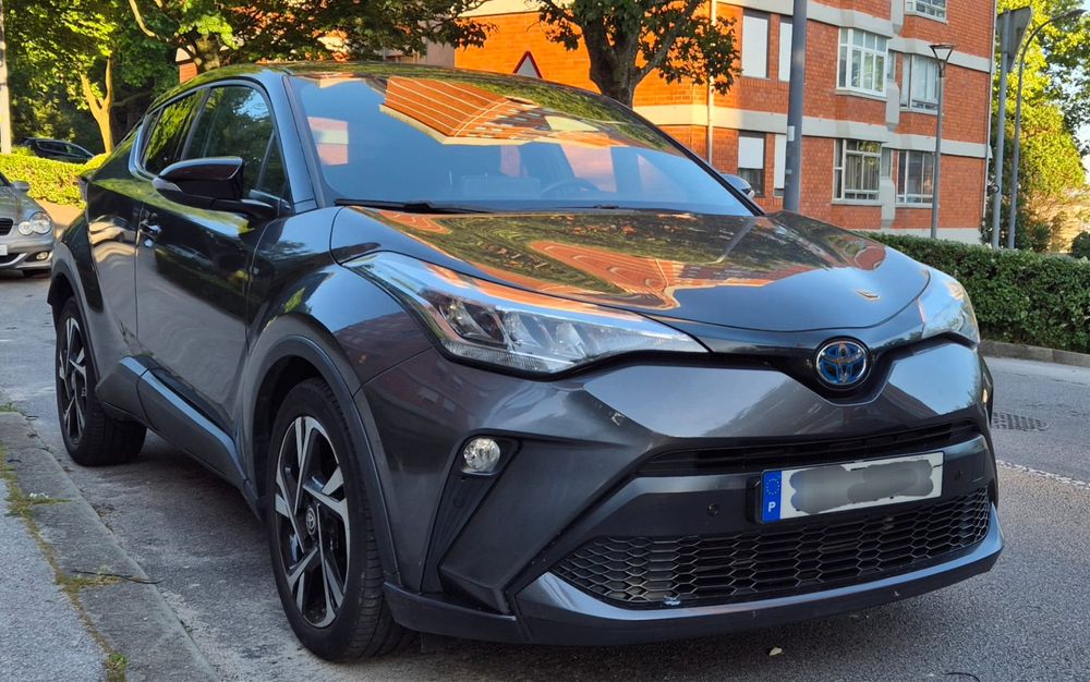 Toyota C-HR 1.8 Hybrid Square Collection Outubro 2023 | 33.000 km