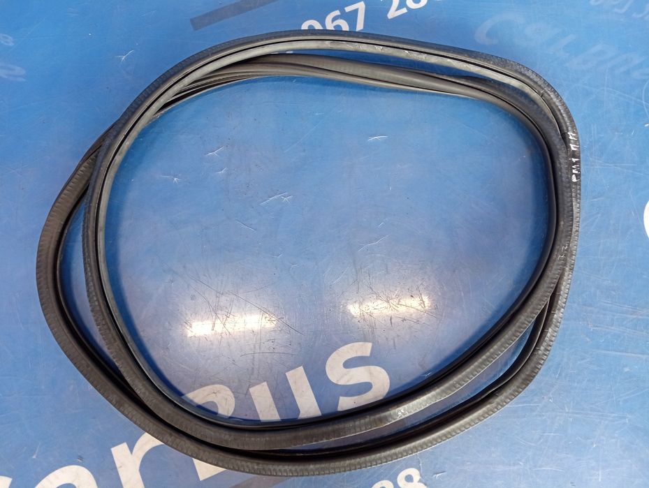 Ущільнювач дверей передній  Porsche Macan 95B 2.0 Порш Макан