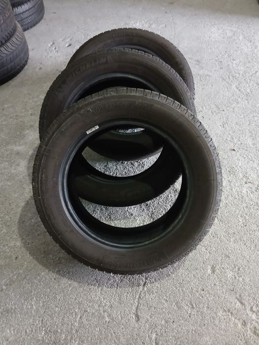 4 Pneus 185/60R15 Michelin