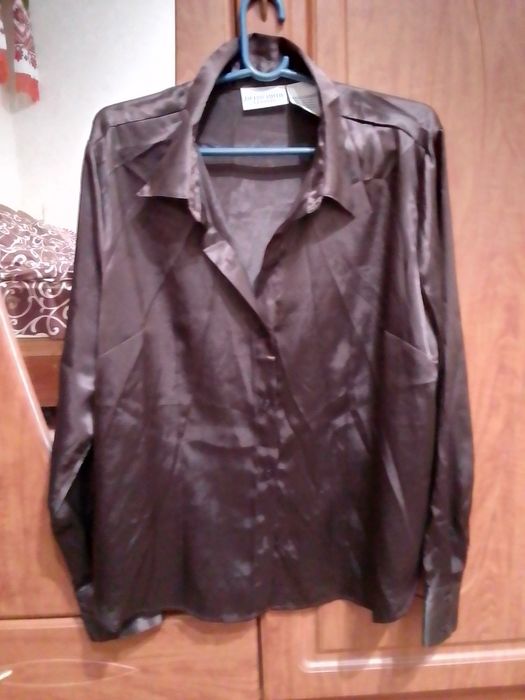 Блузи 46-48 р в непоганому стані,чистенькі віддам хто потребує