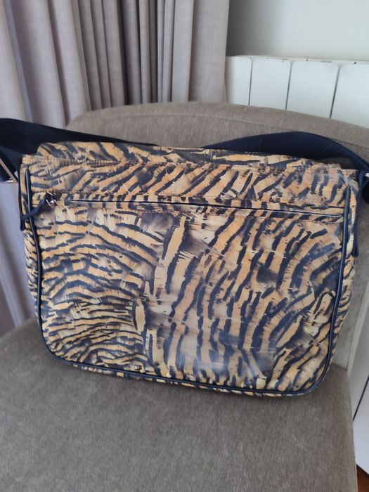 Vendo saco da Marca Roberto Cavalli.