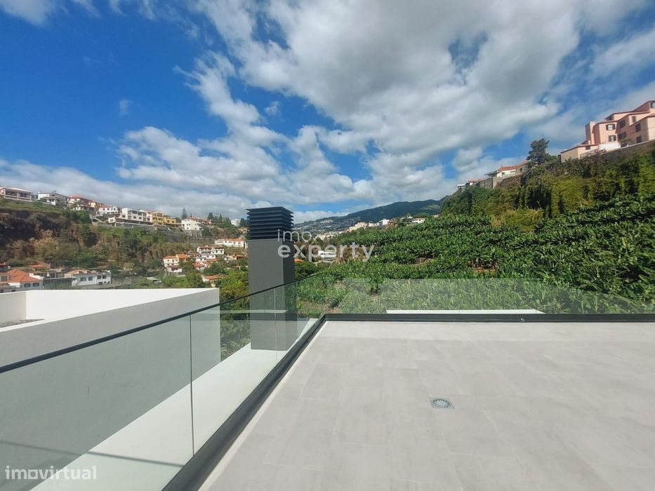 Penthouse Duplex T6 com Piscina no Funchal, Madeira