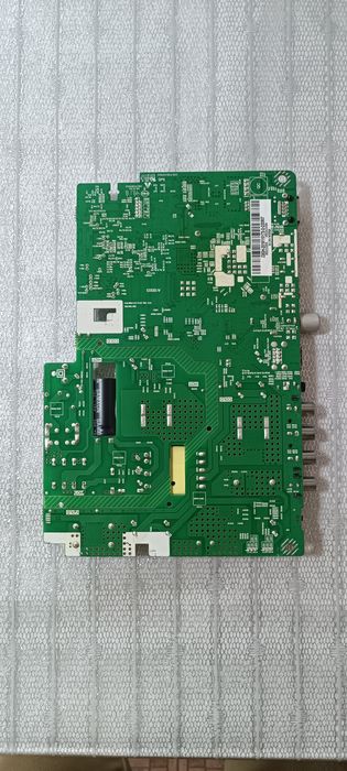 Bravis LED-32E6000 Smart +T2