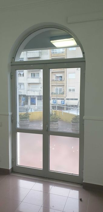 Arrenda-se escritório/loja no centro de Mangualde