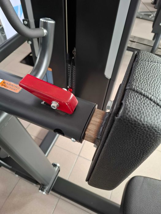 Urządzenie siłowe do ćwiczeń mięśni najszerszych grzbietu