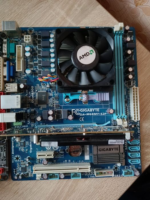 Материнська плата N68S3B/Материнська плата  Gigabyte GA-M68MT-S2P