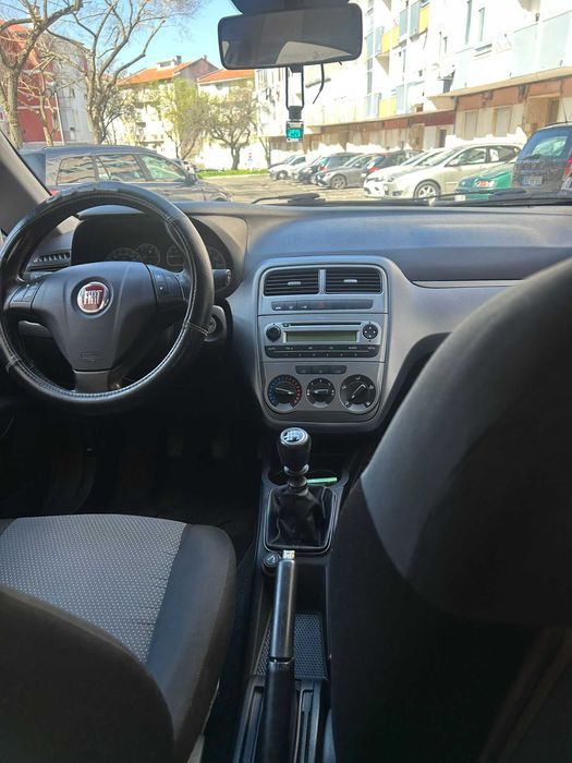 Fiat Grande Punto com 122 mil kms - Ano 2009