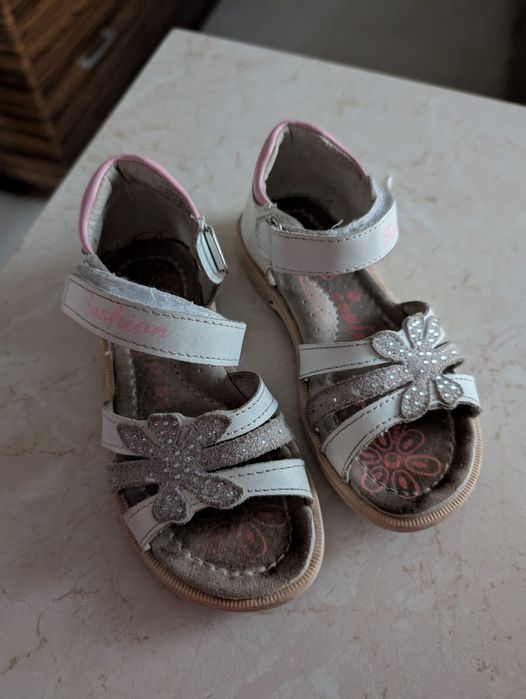 Sandałki skórzane 27