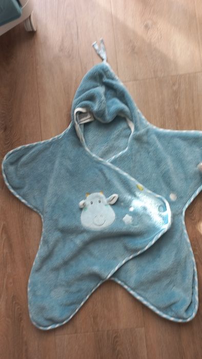 Polarowy kocyk zapinany