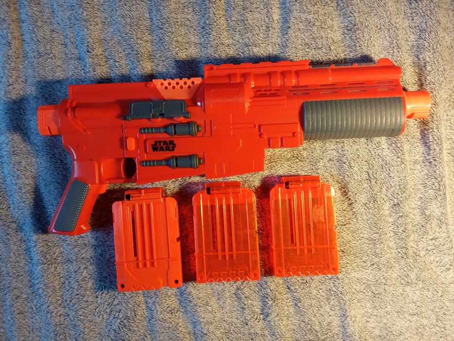 Pistolet na strzałki Star Wars + 3x magazynek 6strzałek