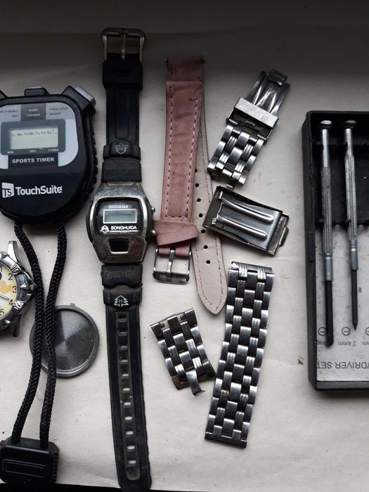 Наручные часы СССР, зарубежные и не полный комплект отверток для ремон