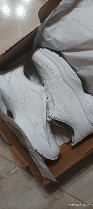 Adidasy sneakersy Puma białe rozm. 38,5