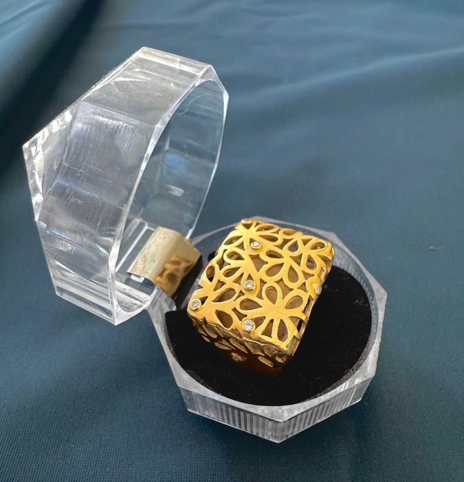 Anel com flores em Ouro 19.2k e Diamantes