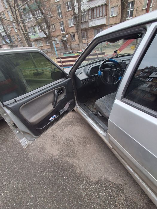 Продам авто ваз-2115