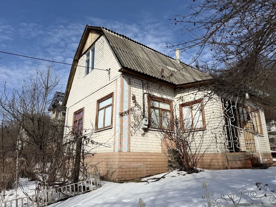 Дачний будинок біля лісу в с. Деньги