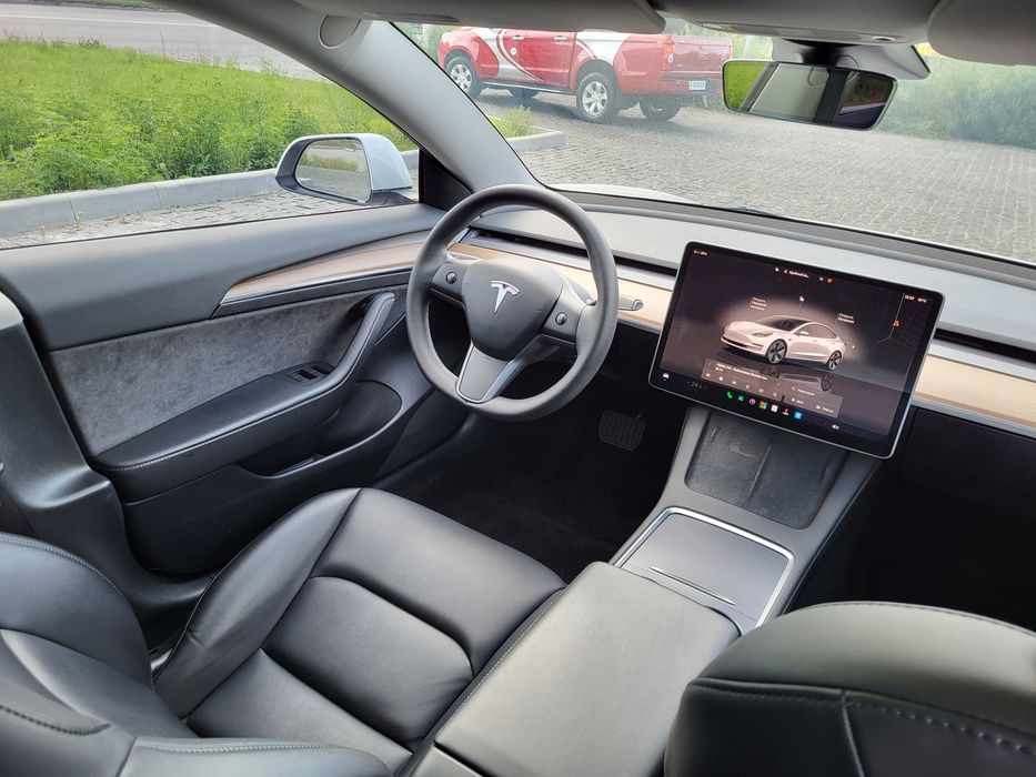 Tesla Model 3 RWD, 2023 — 31 000 км