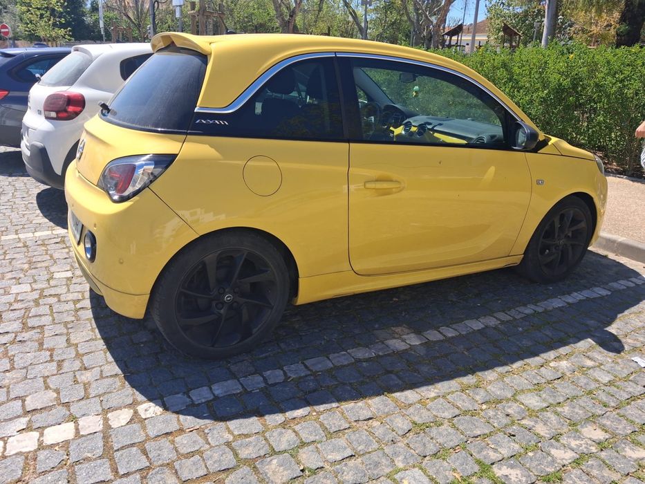 Carro pequeno e economico