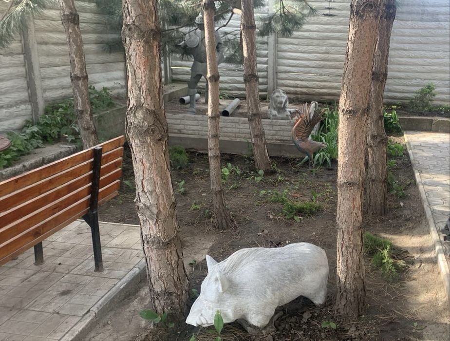 Урны бетонные ,вазоны ,столбы рабица,дорожный бордюр