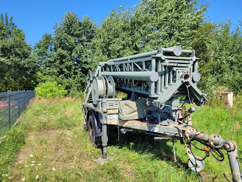 Wojskowy maszt antenowy - wys. 25m (Internet bezprzewodowy/radiowy)