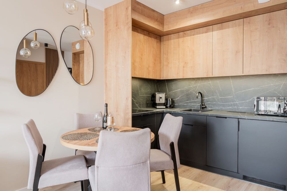Stylowy Apartament w Jastrzębiej Górze Blisko Plaży | Basen | Jacuzzi | Prywatny Balkon