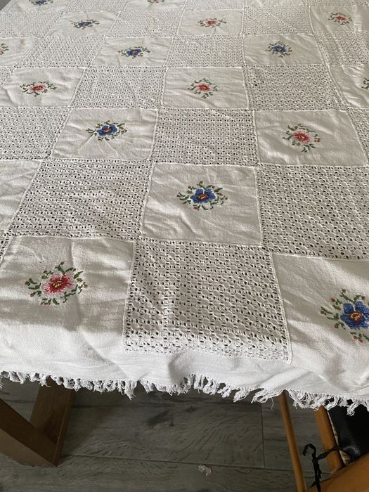 Toalha de mesa com ponto cruz 125*125