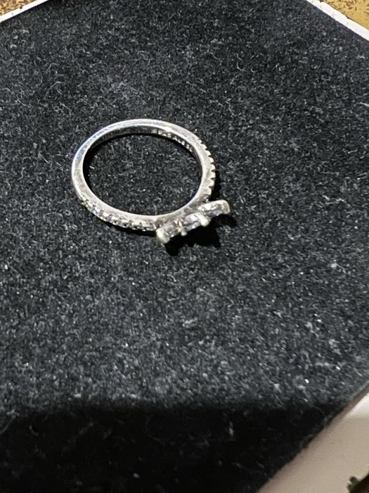 Pierścionek Pandora S925 z cyrkoniami – stan bardzo dobry