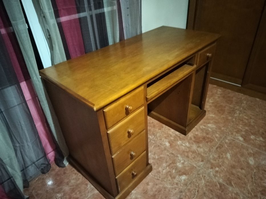 Secretaria em madeira